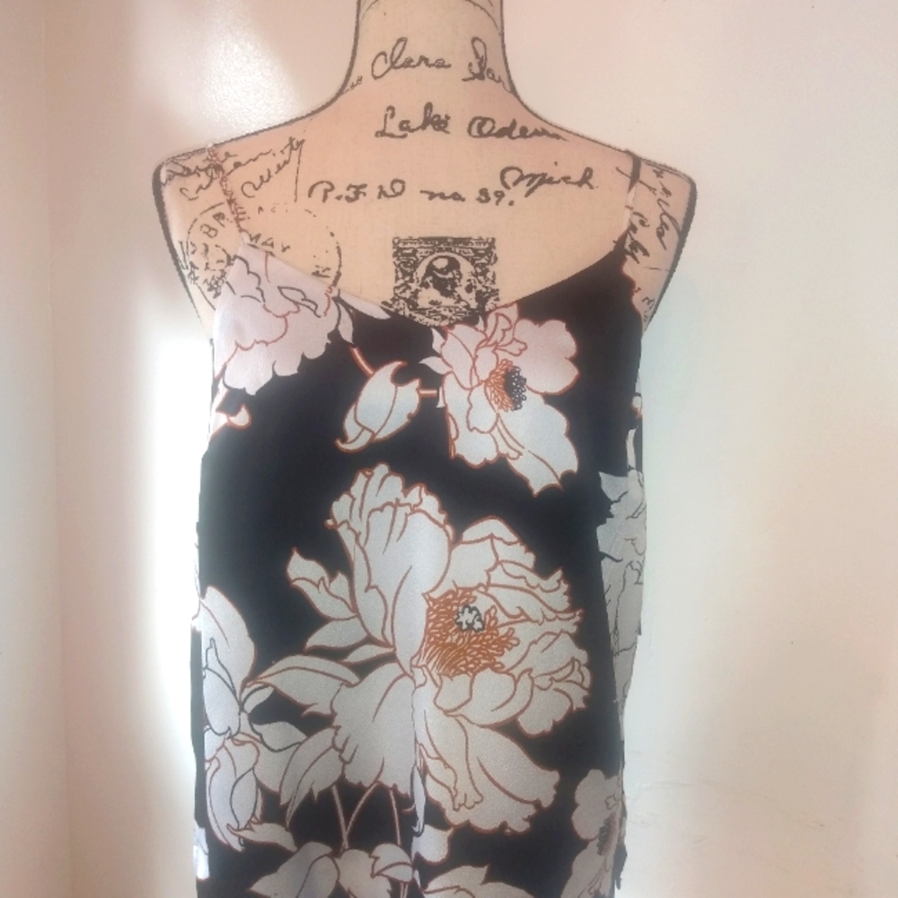 Apt.9 thin strapped flowered Top white and black s